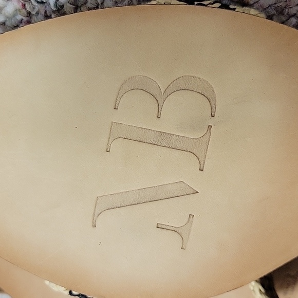 Matt Bernson Black and Cream Women's Sandals Ceylon Sz 9 NWOT - Picture 7 of 7